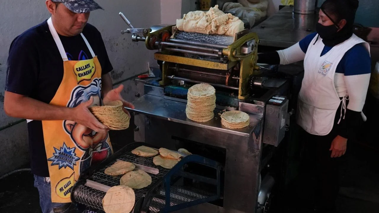 Anuncia Consejo Nacional de la Tortilla incremento de hasta 4 pesos por kilo en CDMX y Edomex