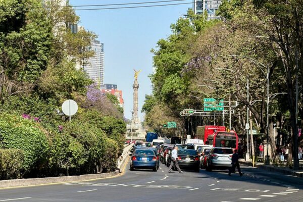 Lluvias causan filtraciones en Terminal 1 del AICM; prevén aumento de sargazo en Quintana Roo