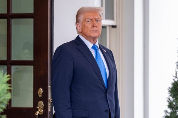 Corte Suprema de EE.UU. analiza orden de Trump para negar ciudadanía por nacimiento