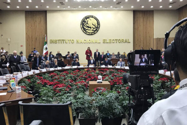 Declaran constitucional el Plan B electoral y avanzan entre cuestionamientos la selección de consejeros del INE