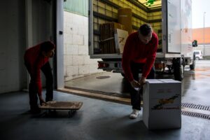 Colombia regula repartidores; sube tarifa del Tren Suburbano y cae turismo en EE.UU.