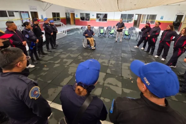 Capacitan a policías del Metro; reportan incidente con operador y alta afluencia en líneas