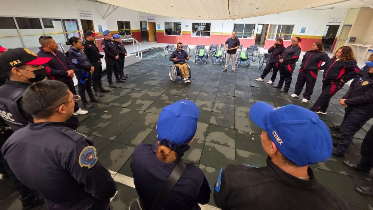 Capacitan a policías del Metro; reportan incidente con operador y alta afluencia en líneas