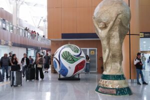 Protestas por desplazamiento marcan inauguración de ciclovía rumbo al Mundial 2026