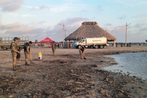 Recolección de hidrocarburos en el Golfo alcanza 6 mil 379 toneladas mientras se investigan causas