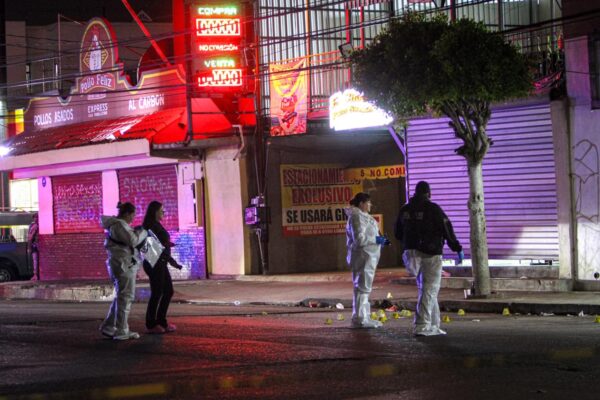 Balacera en marisquería de Tijuana deja tres muertos y tres heridos graves
