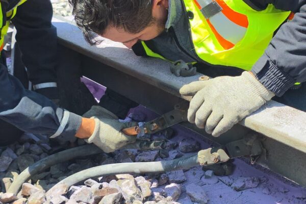 Metro CDMX reporta alta afluencia y retrasos en múltiples líneas