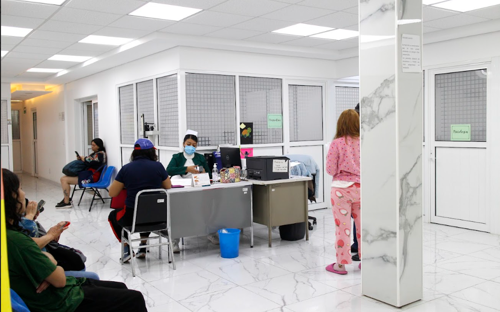 Investigan brote de meningitis en Reino Unido; IMSS da recomendaciones sobre estrés