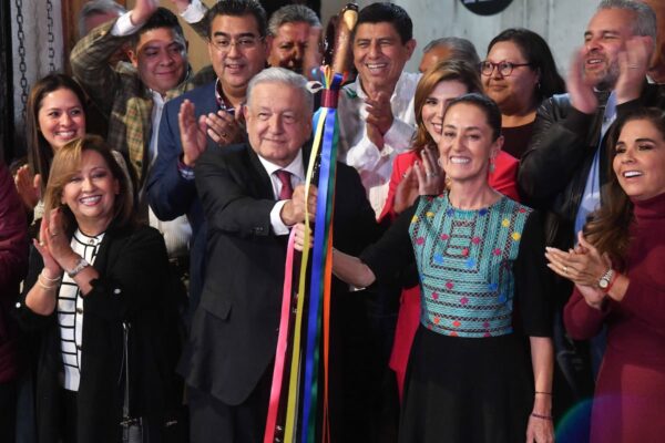 Sheinbaum viaja a España para Cumbre de Democracia y marca cambio en relación bilateral