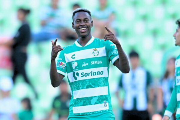 Santos Laguna mejora en tabla de cocientes pero confirma cirugía de Kevin Palacios