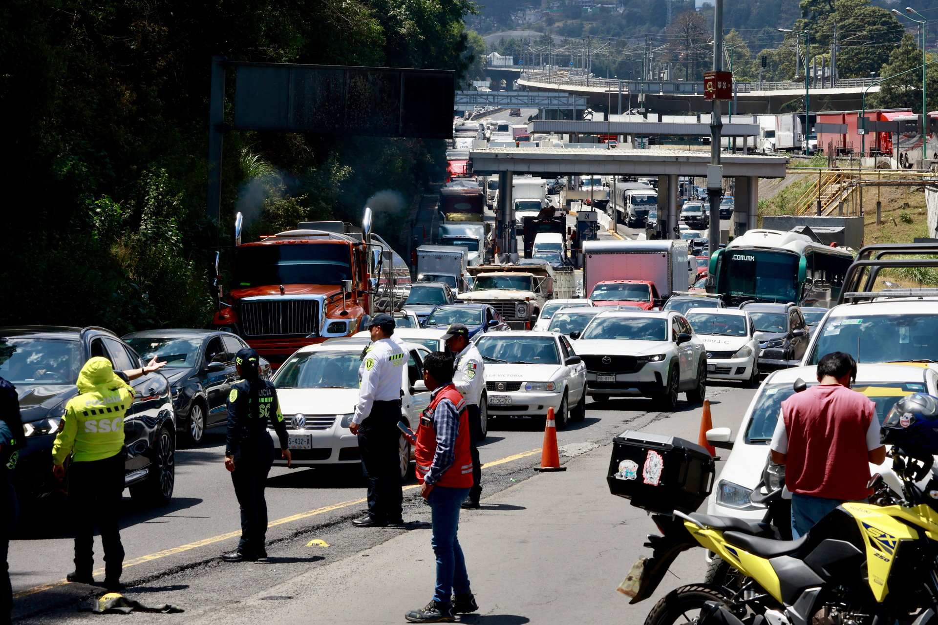 Segob reporta cinco bloqueos al cierre del primer día de paro; transportistas mencionan 20 estados
