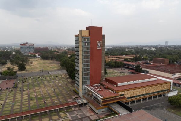 Reportan ausentismo docente en bachillerato de la UNAM; Secihti anuncia 200 plazas para investigación