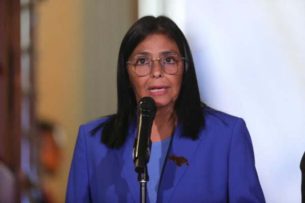 EE.UU. levanta sanciones a Delcy Rodríguez y reconoce su gobierno en medio de transición venezolana