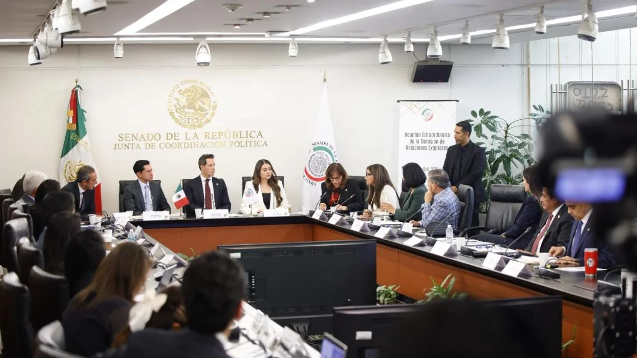 Comisión del Senado ratifica a Roberto Velasco como titular de la Cancillería