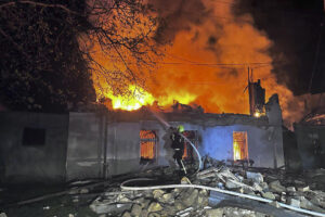 Rusia y Ucrania se acusan mutuamente de violar la tregua pascual en su primer día