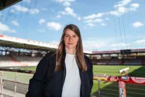 Marie-Louise Eta es la primera mujer entrenadora interina de un equipo masculino en la Bundesliga