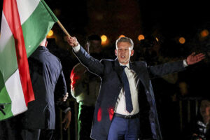 La oposición liderada por Péter Magyar gana elecciones en Hungría y pone fin a 16 años de gobierno de Orbán
