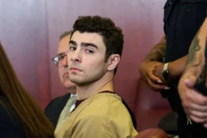 Fijan fechas para juicios federal y estatal contra Luigi Mangione por asesinato de ejecutivo de UnitedHealthcare