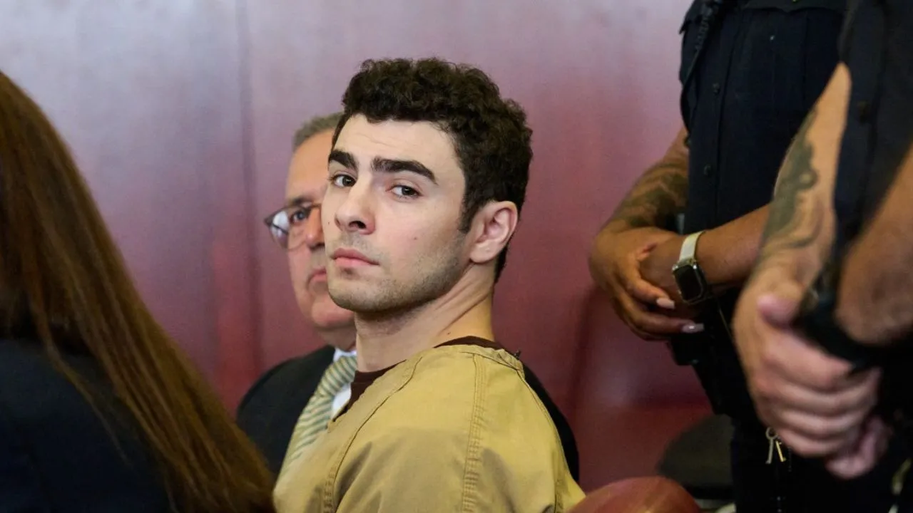 Fijan fechas para juicios federal y estatal contra Luigi Mangione por asesinato de ejecutivo de UnitedHealthcare