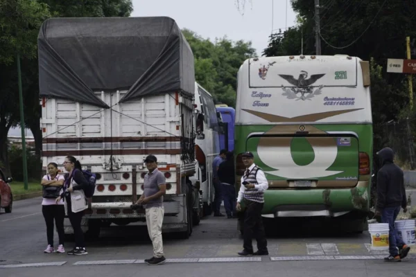 Transportistas y agricultores inician paro indefinido con bloqueos en 20 estados