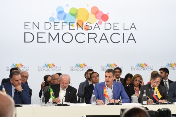 Sheinbaum rechaza intervención militar en Cuba y descarta crisis con España en cumbre de Barcelona