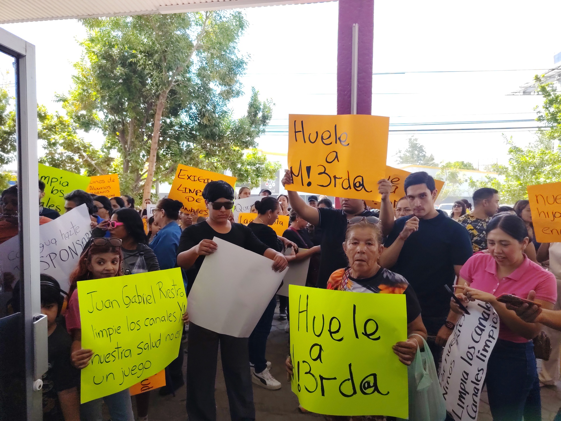Protestan por servicios de agua y luz en la Comarca Lagunera
