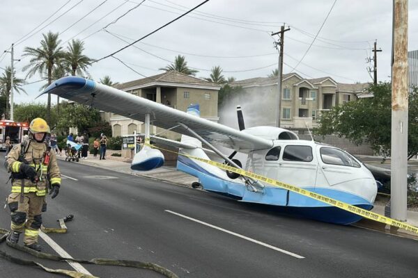 Avioneta realiza aterrizaje de emergencia en calle de Phoenix sin víctimas graves
