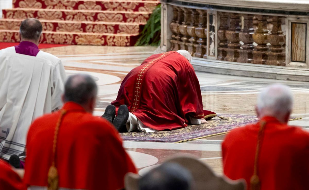 León XIV preside ritos de Semana Santa y critica la instrumentalización de la fe y la tiranía del poder