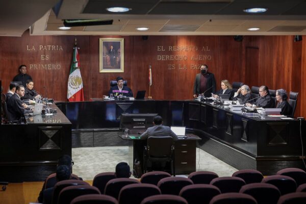 SCJN valida facultad de la UIF para congelar cuentas sin orden judicial; Sheinbaum defiende la medida y organizaciones critican indefensión