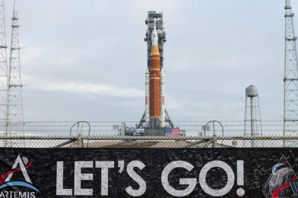 NASA lanza misión Artemis II, primera tripulada a la Luna en más de 50 años