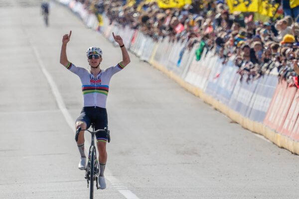 Tadej Pogacar gana su tercer Tour de Flandes