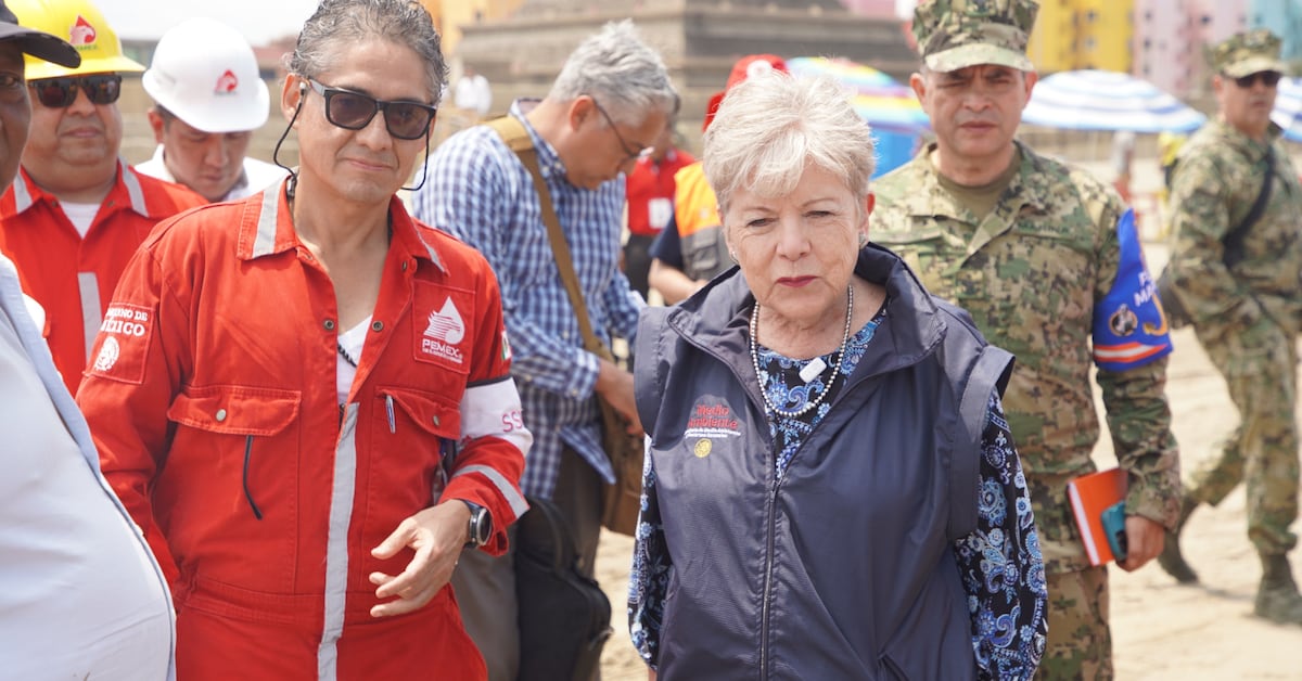 Convocan a protestas por derrame de hidrocarburos en el Golfo de México mientras Pemex atribuye el hecho a emanaciones naturales