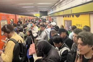 Fallas y retrasos afectan múltiples líneas del Metro de la Ciudad de México