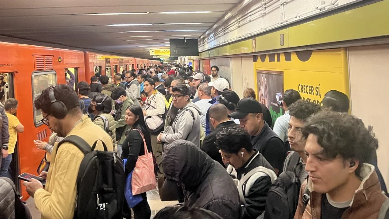Fallas y retrasos afectan múltiples líneas del Metro de la Ciudad de México