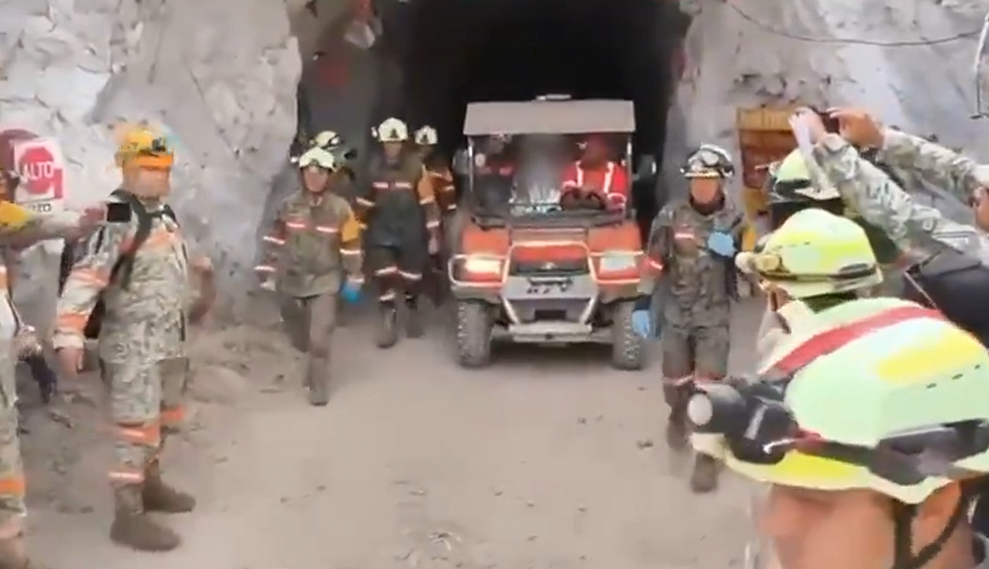 Rescatan con vida a minero tras 13 días atrapado en mina de Sinaloa