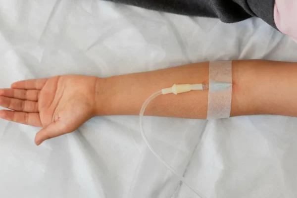 Investiga Fiscalía de Sonora muerte de cuatro personas tras aplicación de ‘suero vitaminado’