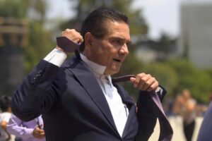 Confirma Sheinbaum ficha roja de Interpol contra Silvano Aureoles por fraude y homicidio