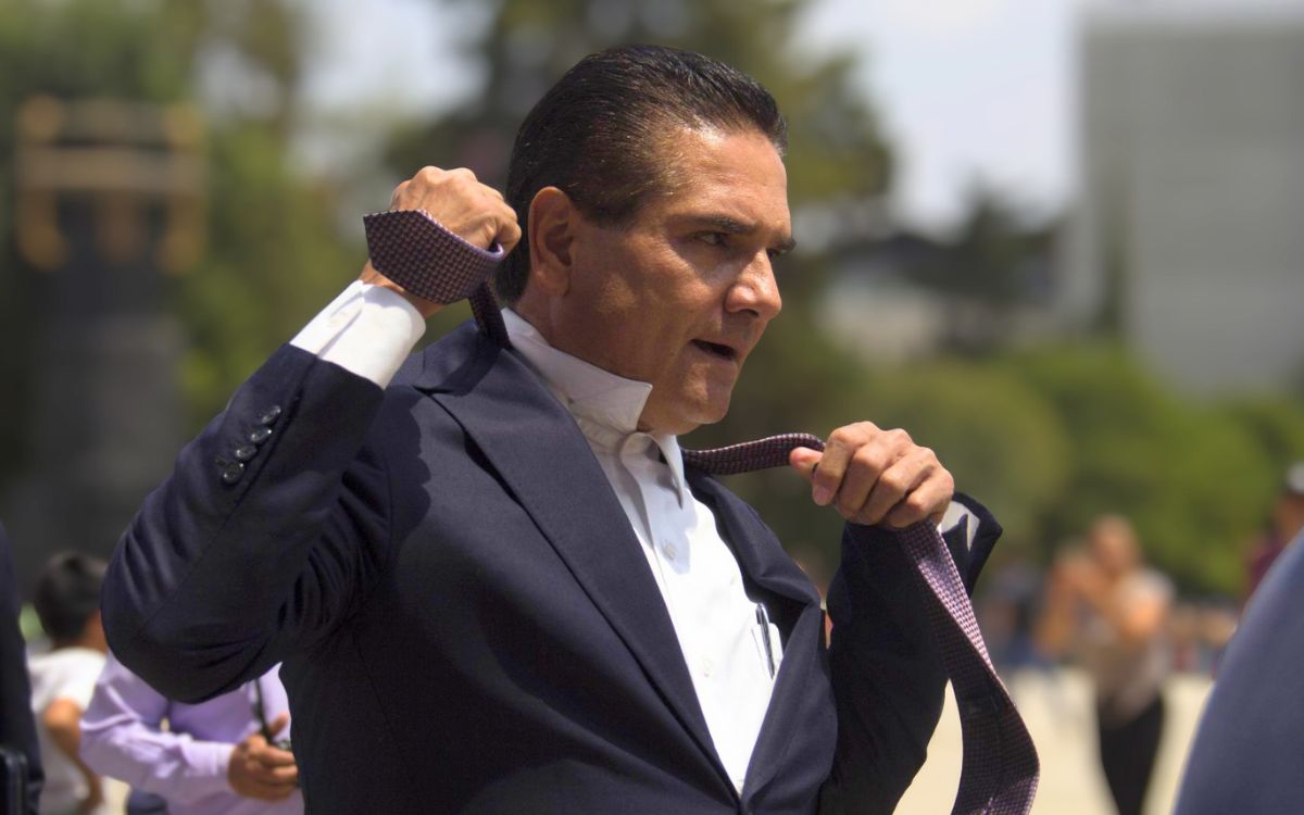 Confirma Sheinbaum ficha roja de Interpol contra Silvano Aureoles por fraude y homicidio