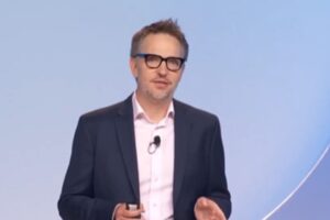 Despidos masivos en el sector tecnológico por IA y acusaciones de espionaje contra LinkedIn