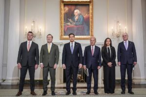 Trump afirma que la guerra con Irán está cerca de terminar mientras EE.UU. envía refuerzos militares