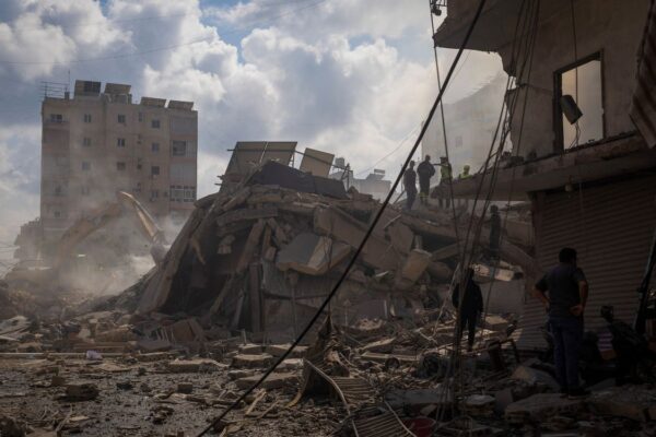 Fragiliza ofensiva en Líbano tregua entre EE.UU. e Irán; tensión repunta en el Estrecho de Ormuz