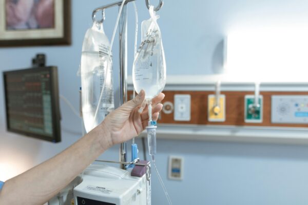 Seis muertes por aplicación de suero vitaminado en clínica de Hermosillo