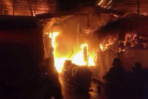 Incendio en puestos semifijos cerca del Mercado Sonora deja 100 unidades afectadas