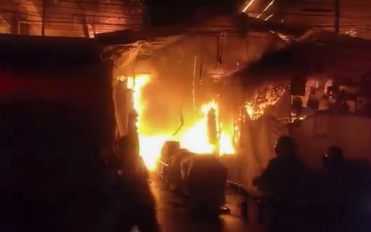 Incendio en puestos semifijos cerca del Mercado Sonora deja 100 unidades afectadas
