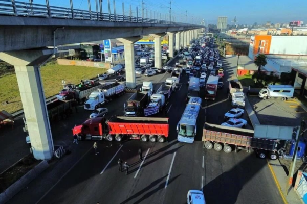 Transportistas y campesinos dan ultimátum al gobierno para evitar paro nacional el 6 de abril