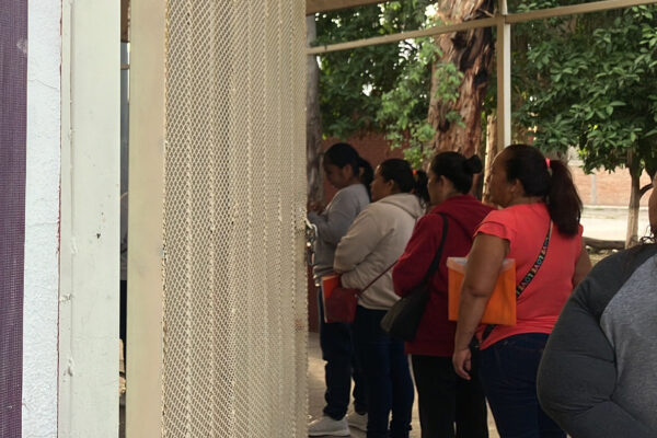 Entrega de tarjetas Beca Rita Cetina para primaria será del 18 de mayo al 31 de julio