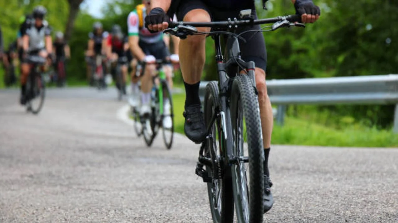 Colectivos de desaparecidos realizan ‘Cascarita contra el Olvido’ en Reforma