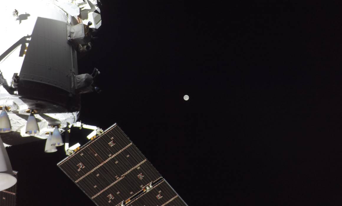 Misión Artemis II rompe récord de distancia y realiza sobrevuelo lunar histórico