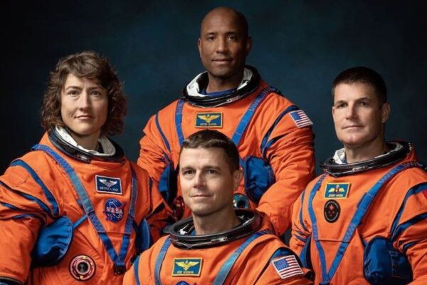 Artemis II completa sobrevuelo lunar, establece récord de distancia y captura imágenes inéditas