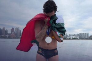 David Olvera establece nuevo récord nacional de nado en mar abierto de 85 km